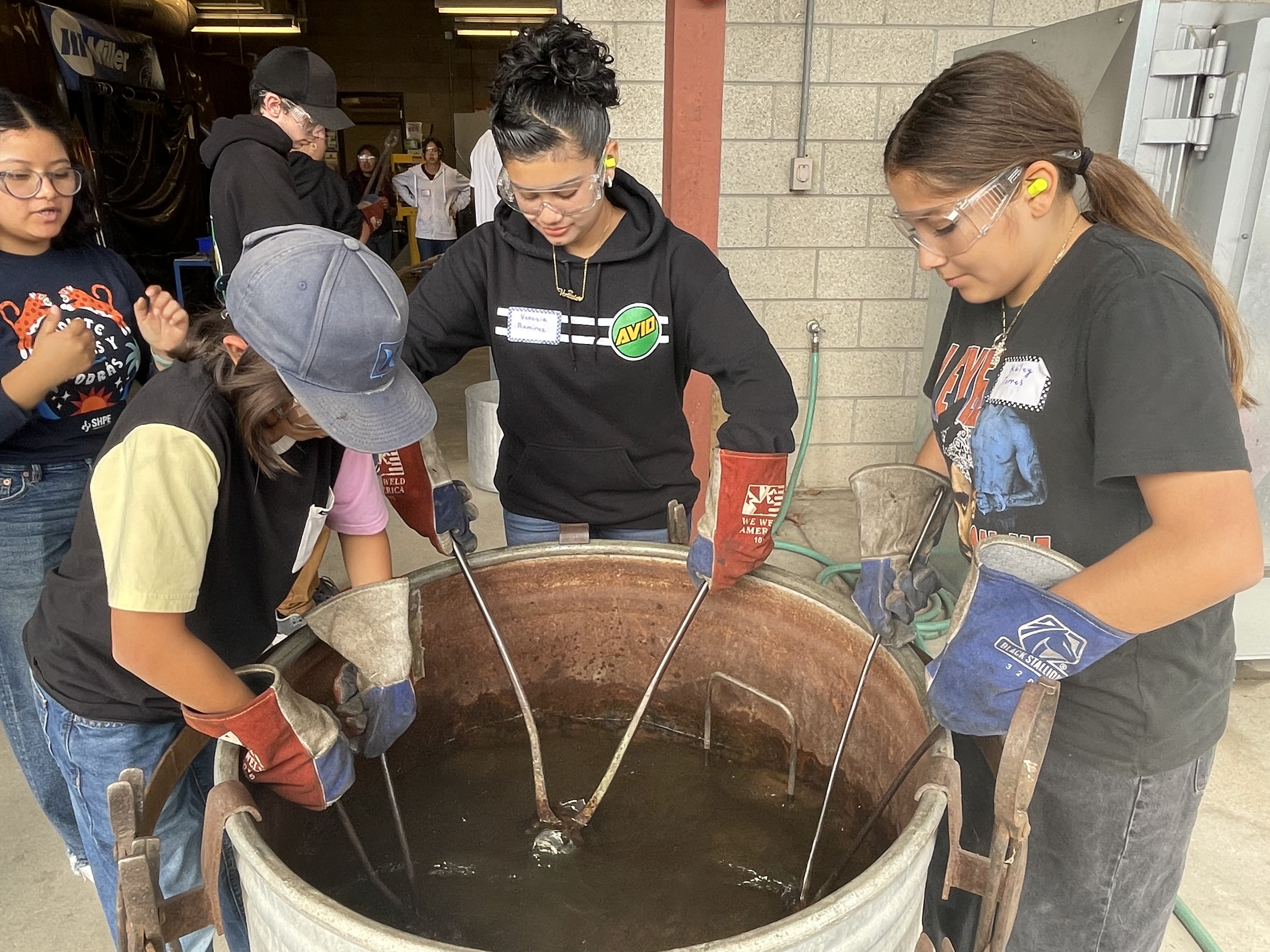 Noche Volunteers